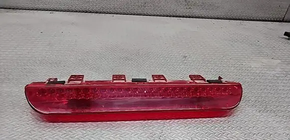 Third/center stoplight