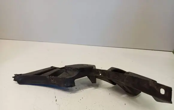 Audi A2 Front bumper mounting bracket 8Z0854730