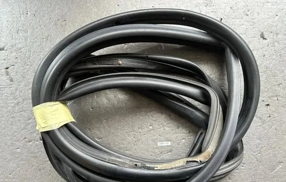 Mitsubishi Pajero Rubber seal rear door MR437163