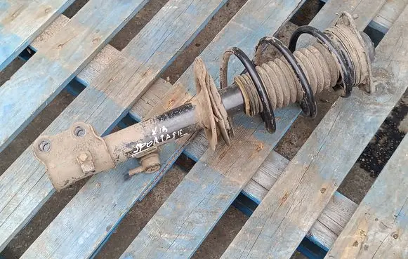 KIA Sportage Front shock absorber with coil spring 546513U010