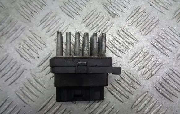 Ford Focus Heater blower fan relay 6G9T-19E624-AD