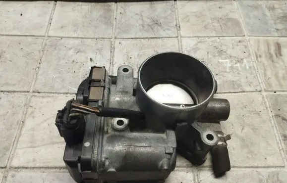 Mazda 3 I Throttle valve 8B72M 3M4GAE