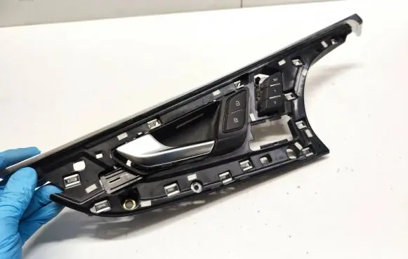 Audi Q7 4M Front door interior handle 4M0837019B 26205350