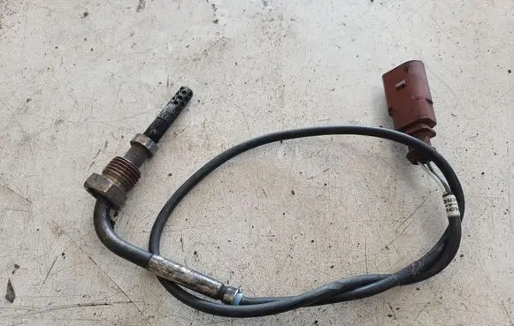 Volkswagen Touran I Exhaust gas temperature sensor 03G906088