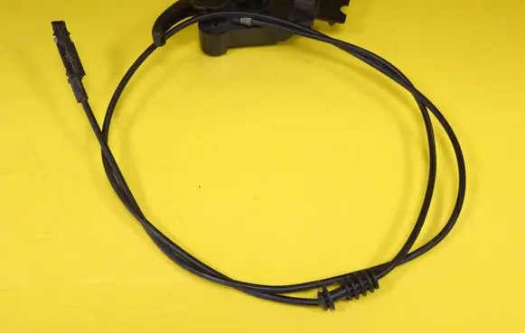 Engine bonnet (hood) release handle