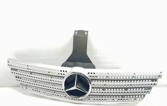 Mercedes-Benz C W203 Front grill A2038801283