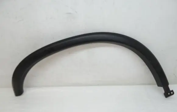 Rear fender molding trim