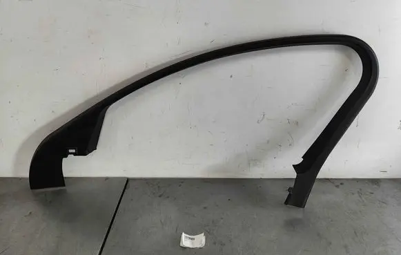 Jaguar XF X260 Front door glass trim molding T2H4381
