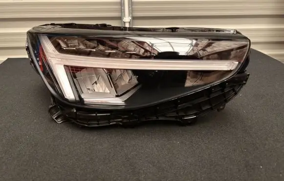 Volvo XC40 Headlight/headlamp 32404660