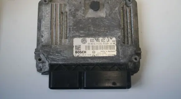 Volkswagen PASSAT B6 Engine control unit/module 03G906021LR 0281013260