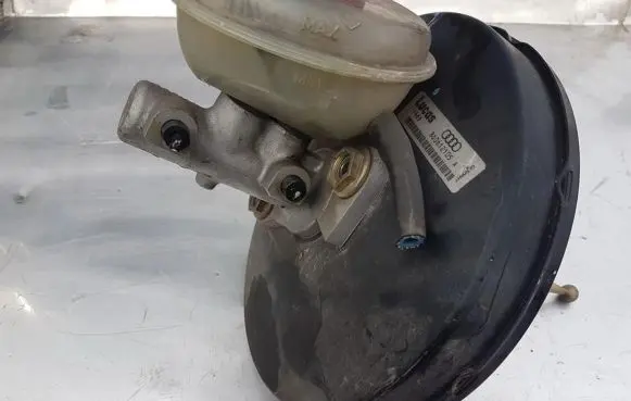 Audi A4 S4 B5 8D Brake booster 8d0612105a