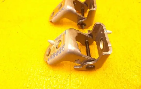 Peugeot 3008 III Front door upper hinge 9850559480 9850559380 9850559580
