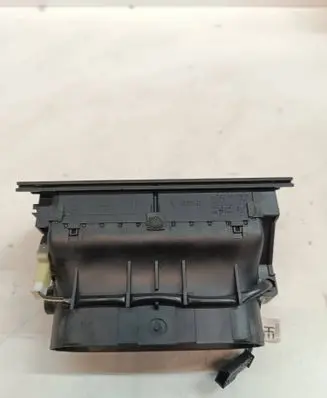 BMW 5 E39 Dash center air vent grill 8376150