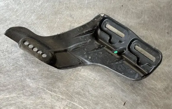 Peugeot 208 Fender mounting bracket 9675143880
