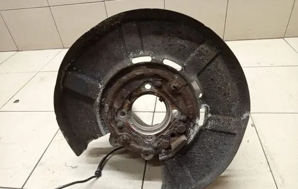 Rear wheel hub spindle/knuckle