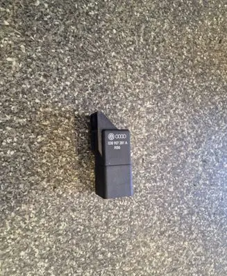 Glow plug pre-heat relay