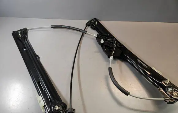 Front window lifting mechanism without motor