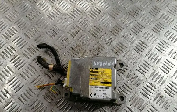 Toyota Avensis T270 Airbag control unit/module 8917005250