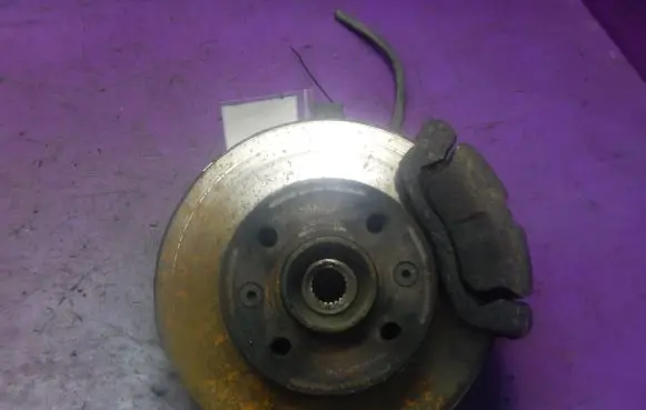 Renault Clio II Front wheel hub spindle knuckle
