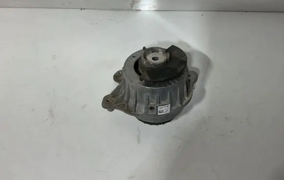 Mercedes-Benz E W213 Engine mount bracket A2132403500 ZGS001 030511