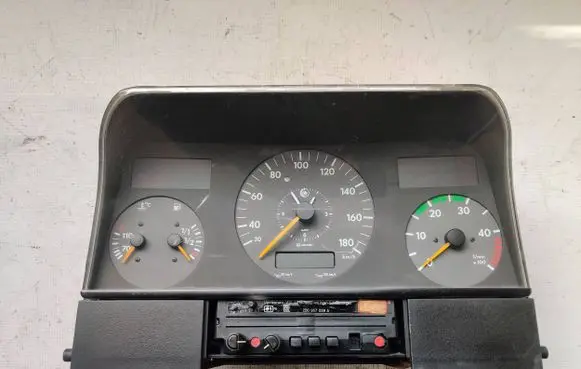 Volkswagen II LT Speedometer (instrument cluster) 2D0957039A