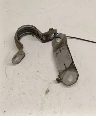 BMW 5 F10 F11 Sway bar bush bracket, front 6775444