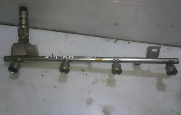 Opel Zafira A Fuel main line pipe