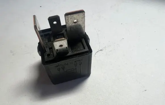 Audi A3 S3 A3 Sportback 8P Other relay 1K0951253A V23134J52X430 PA66GF25
