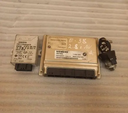 BMW 7 E38 Engine control unit/module 7501811 5WK9037 7500255