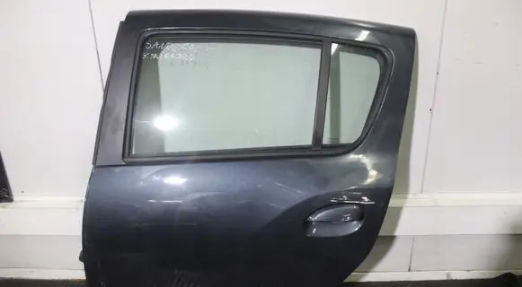 Dacia Sandero Rear door
