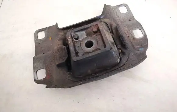 Volvo V50 Engine mount bracket 3m517m121ae 3m51-7m121-ae