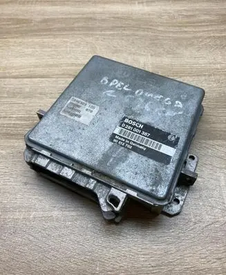 Opel Omega B1 Engine control unit/module ECU 90512702 0281001387