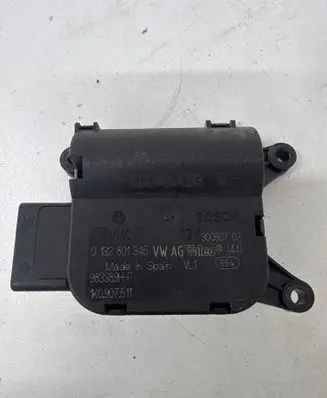 Audi A3 S3 8P Air flap motor/actuator 1K0907511 0132801345 983389HF
