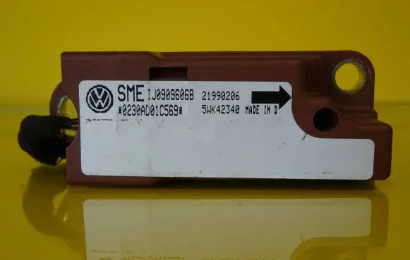 Skoda Octavia Mk1 (1U) Airbag deployment crash/impact sensor 1J0909606B