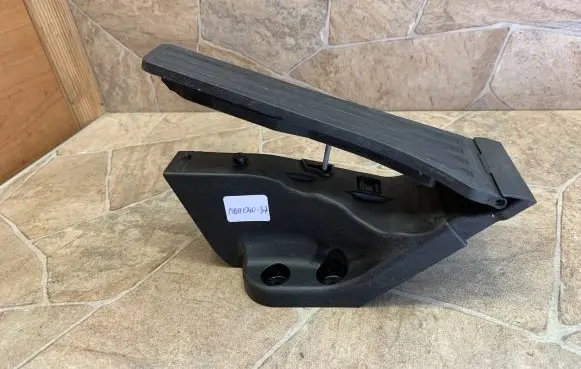 Mercedes-Benz C W205 Accelerator throttle pedal A2053000004