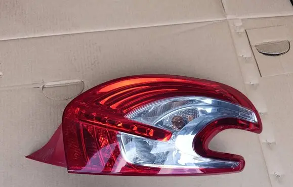 Peugeot 208 I Rear/tail lights 9672628380