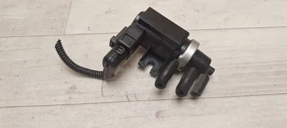 Volkswagen Touareg I Turbo solenoid valve 1J0906627C 72290303 1J0906627