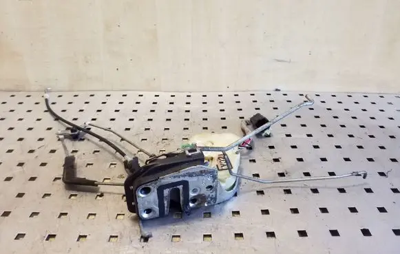 KIA Sorento Front door lock