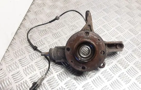 Citroen C4 I Picasso Front wheel hub