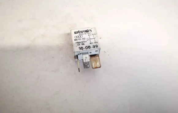Volkswagen PASSAT B5 Other relay 8d0951253