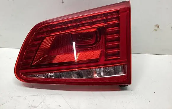 Volkswagen Touareg II Tailgate rear/tail lights 7P6945308