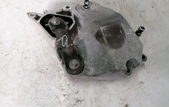 Mercedes-Benz B W246 W242 Engine mounting bracket A2702230002