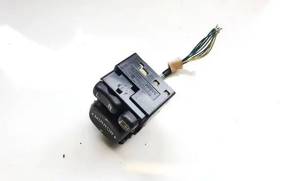 Toyota Avensis T250 Wing mirror switch 183575 84152-05051