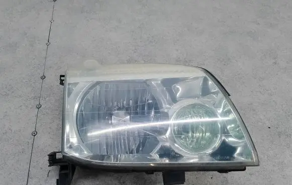 Nissan X-Trail T30 Headlight/headlamp 