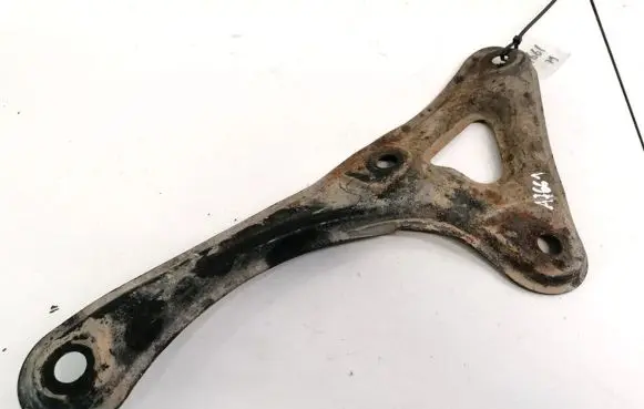 Toyota Corolla Verso AR10 Engine mounting bracket