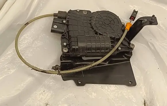 BMW 6 F06 Gran coupe Front door soft close latching motor 4151310700 19N373