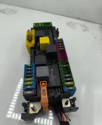 Mercedes-Benz GL X164 Fuse module A1669063901 13935635