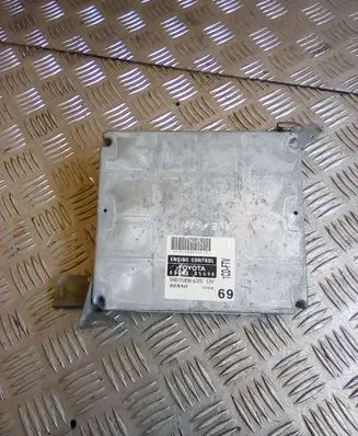 Toyota Avensis T250 Engine control unit/module 8966105690 MB178006325