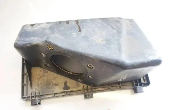 Nissan Quest Air filter box