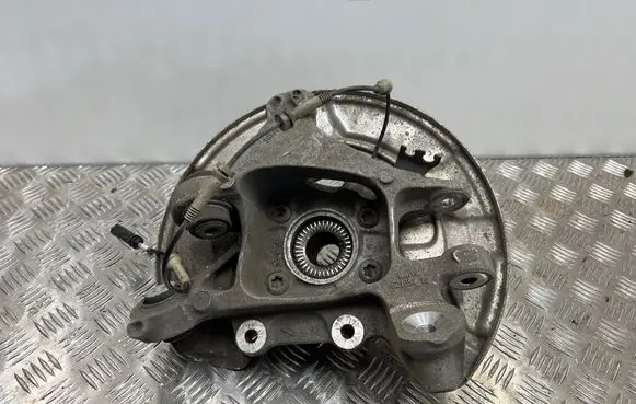 BMW 5 G30 G31 Rear wheel hub 6866333